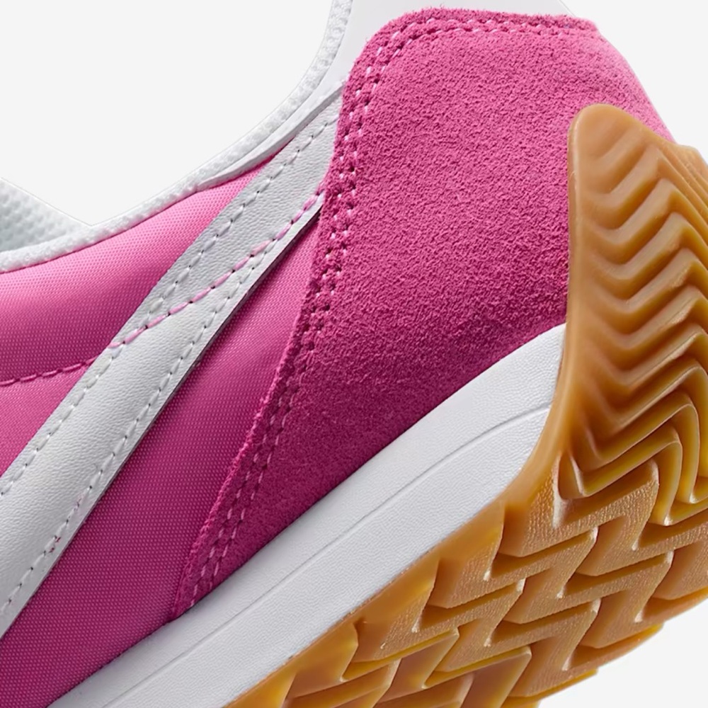 Nike WMNS Pacific
Playful Pink/Gum Light
Brown/Safety Orange/White
HM4771-602 - Picture 14 of 16